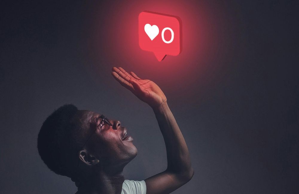 Redes e ansiedade digital como ameaça à saúde mental na era da alta performance digital.